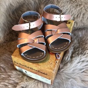 EUC Salt Water Buckle Sandals Toddler 6 Rose Gold